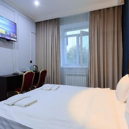 Hotel Vivaldis Almati Kültér fotó