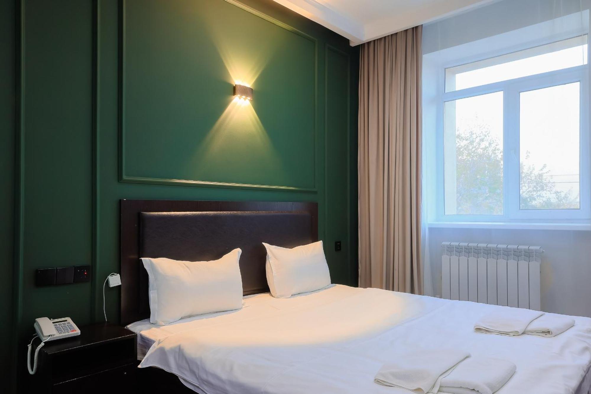 Hotel Vivaldis Almati Kültér fotó