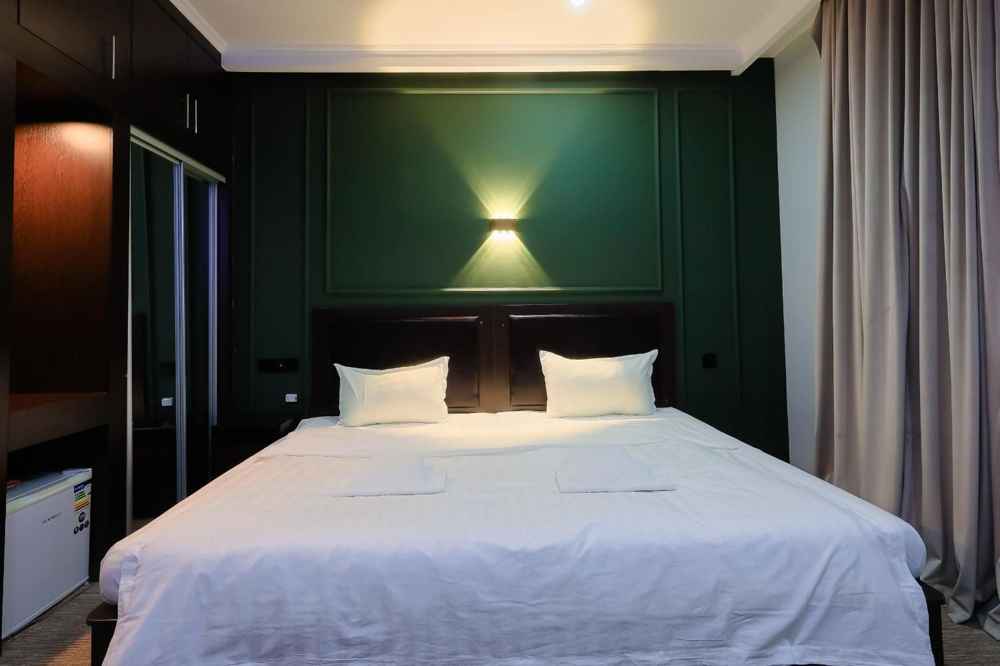 Hotel Vivaldis Almati Kültér fotó