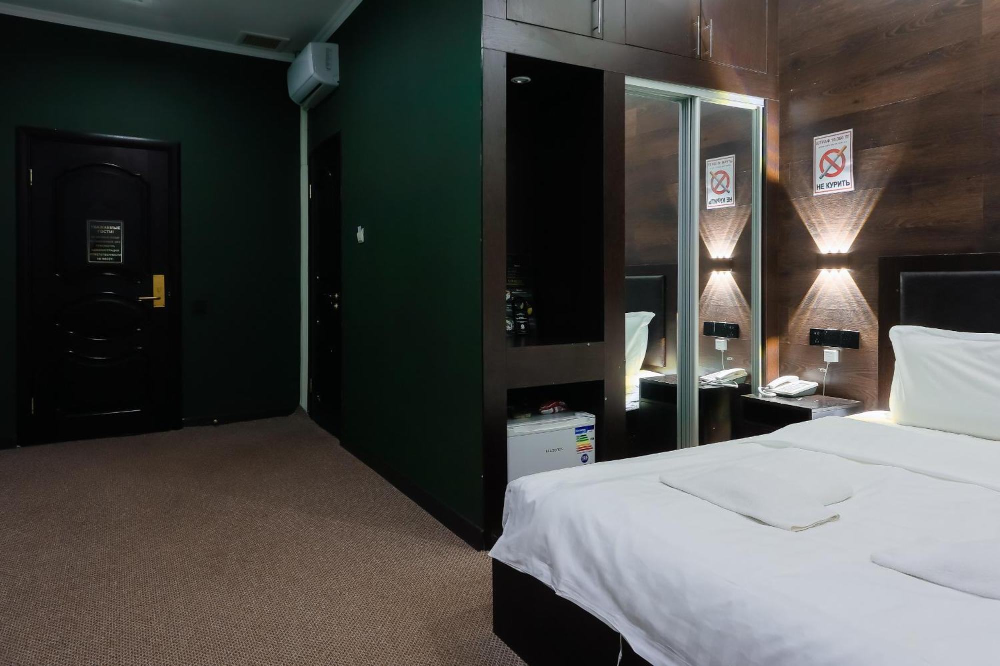 Hotel Vivaldis Almati Kültér fotó