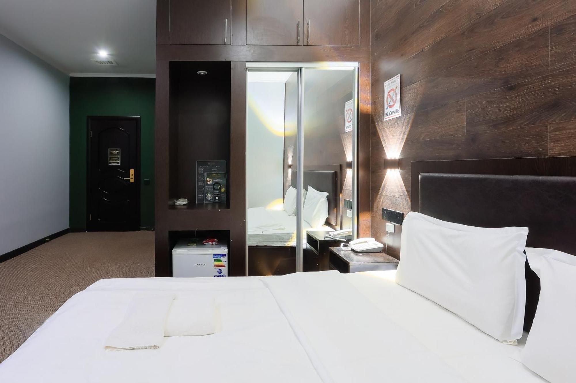 Hotel Vivaldis Almati Kültér fotó