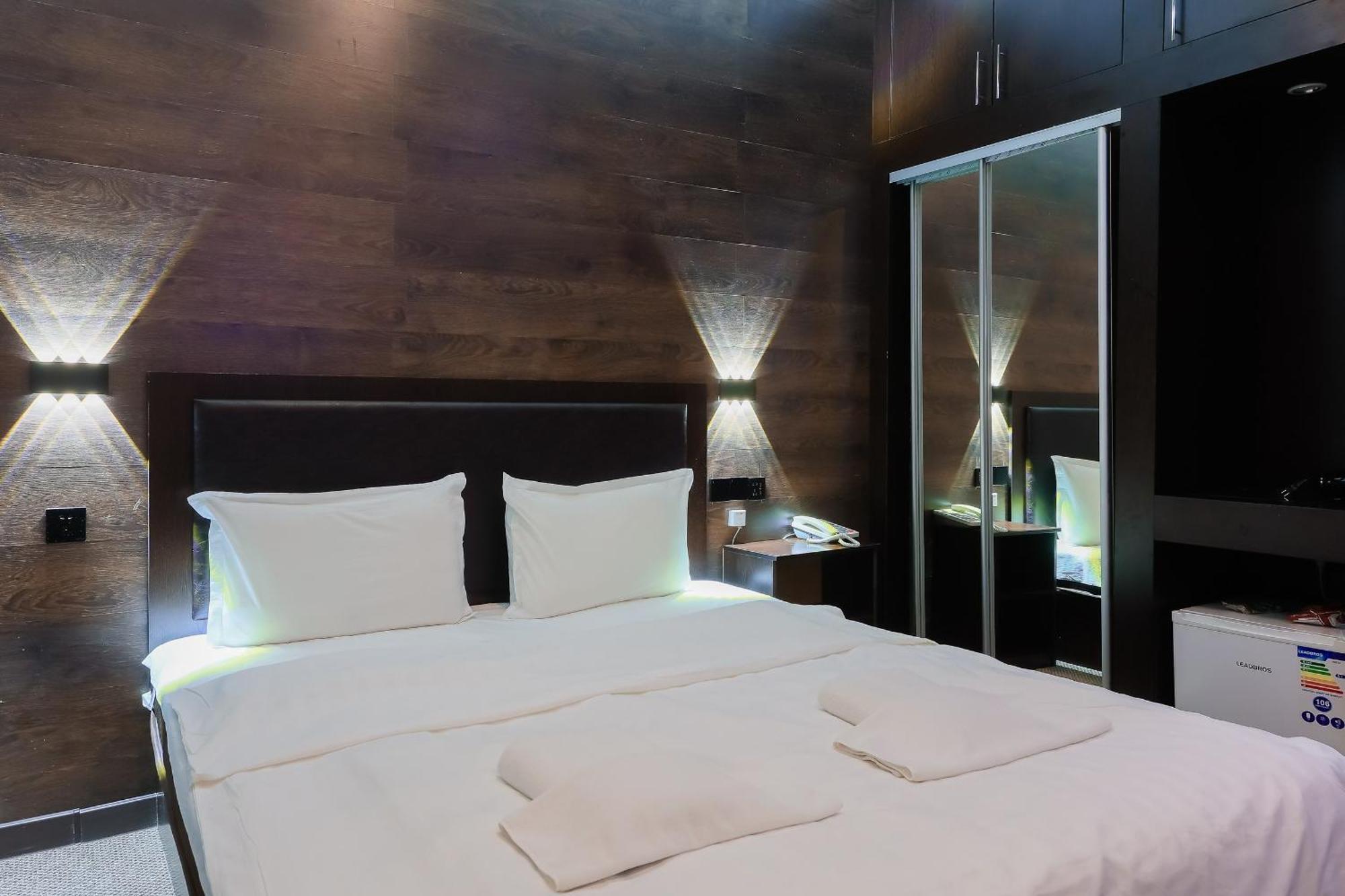 Hotel Vivaldis Almati Kültér fotó